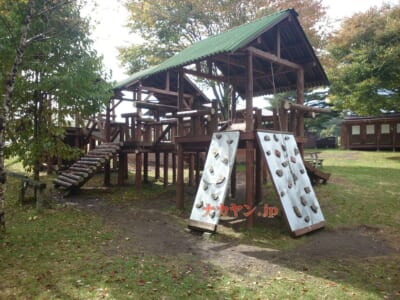 北軽井沢くるみの森キャンプ場　遊具　クライミング